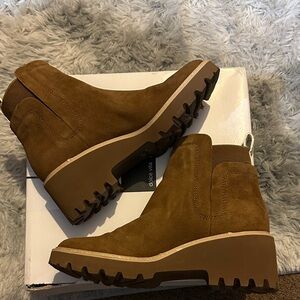 Dolce Vita Women's brown Ankle Boots- brand new in box